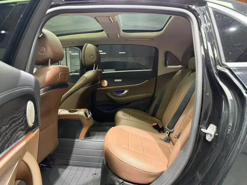 Mercedes-Benz E-Class 2018 Facelift E 300 L Sport Style — миниатюра 10