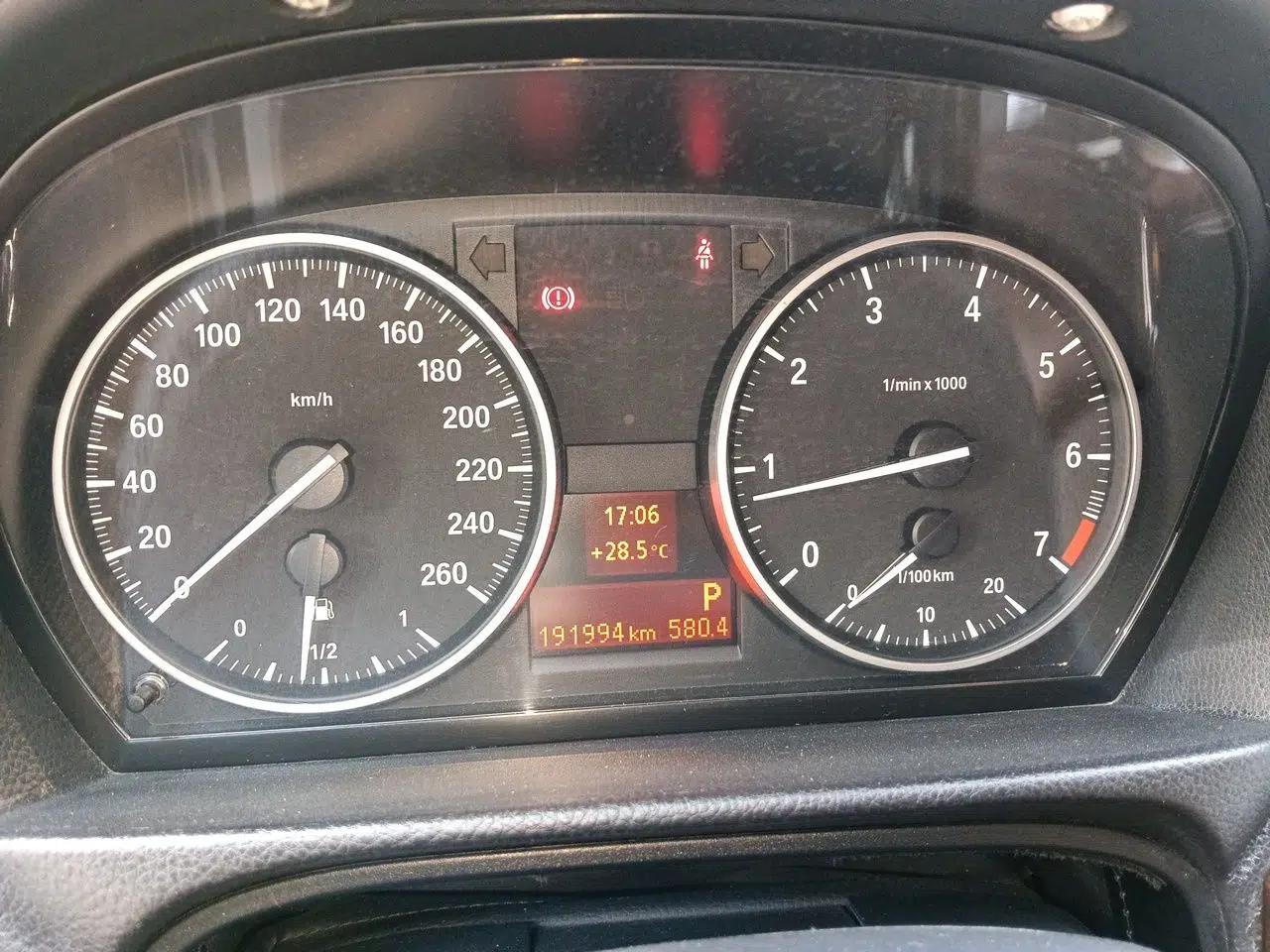 BMW 3 Series 2012 320i Sport Edition — миниатюра 11