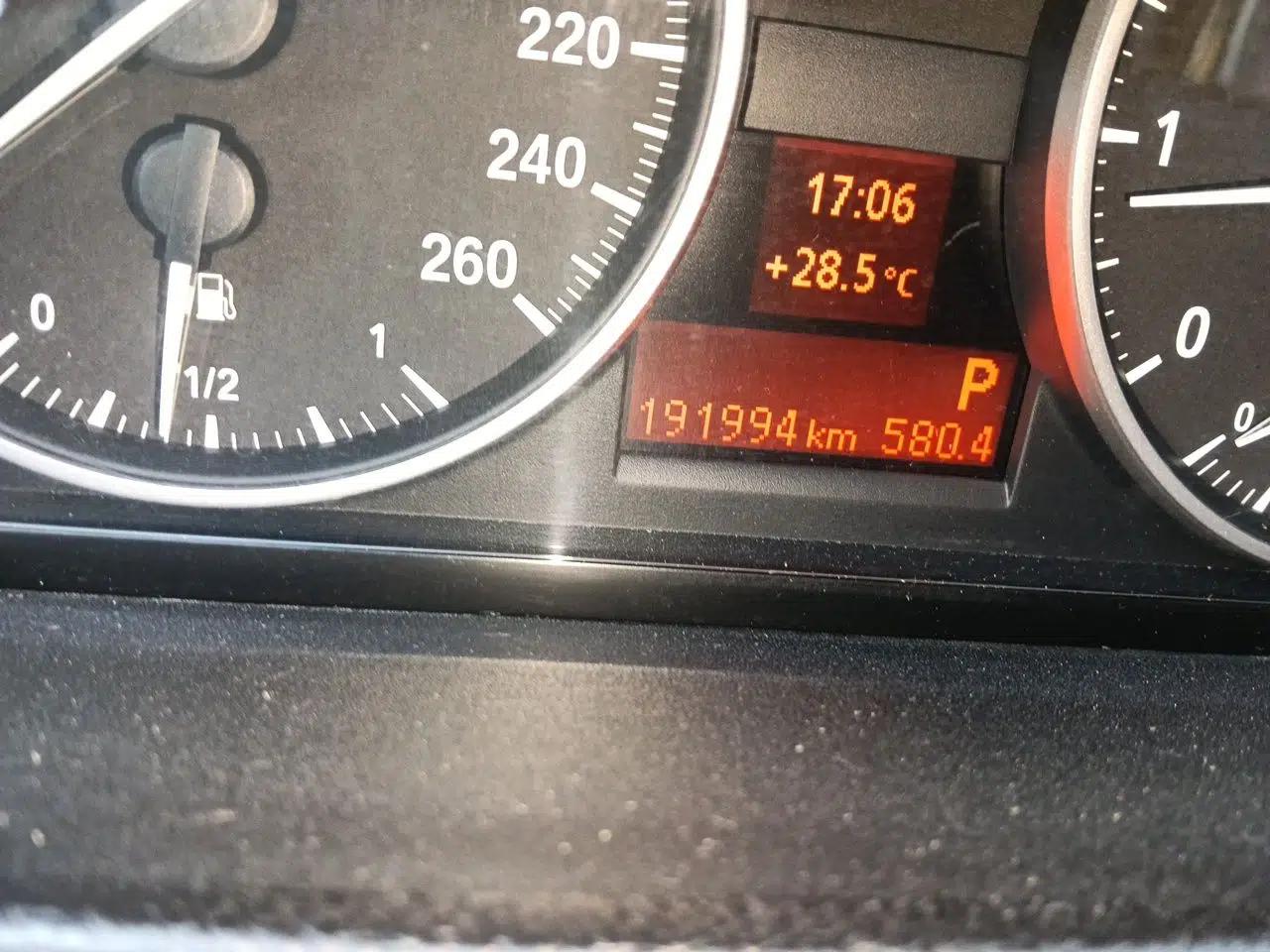 BMW 3 Series 2012 320i Sport Edition — миниатюра 12