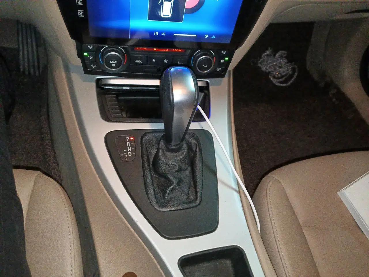 BMW 3 Series 2009 318i Leading Model — миниатюра 14