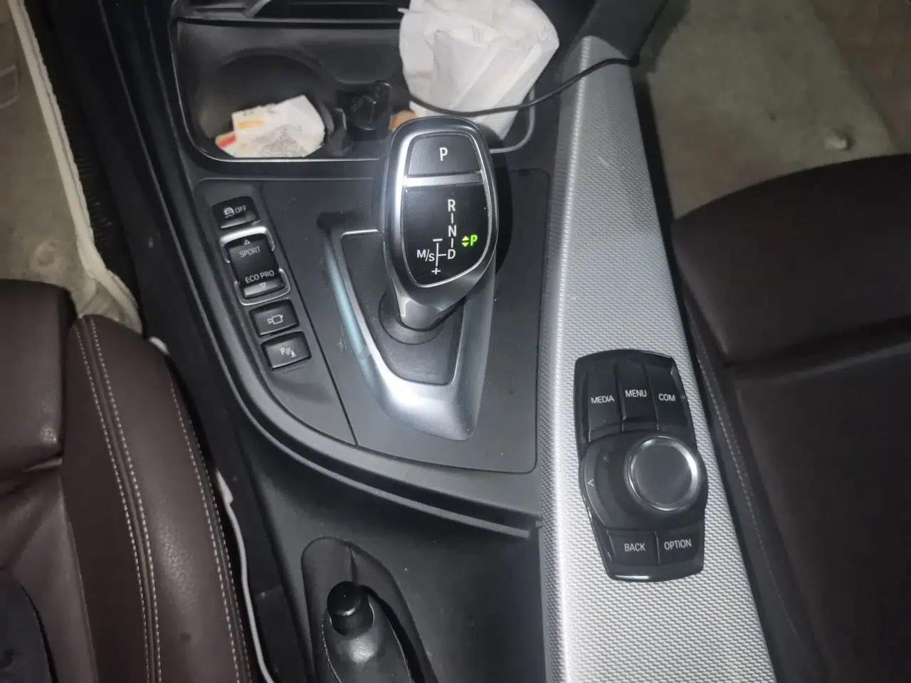 BMW 3 Series 2018 320i M Sport Package — миниатюра 14