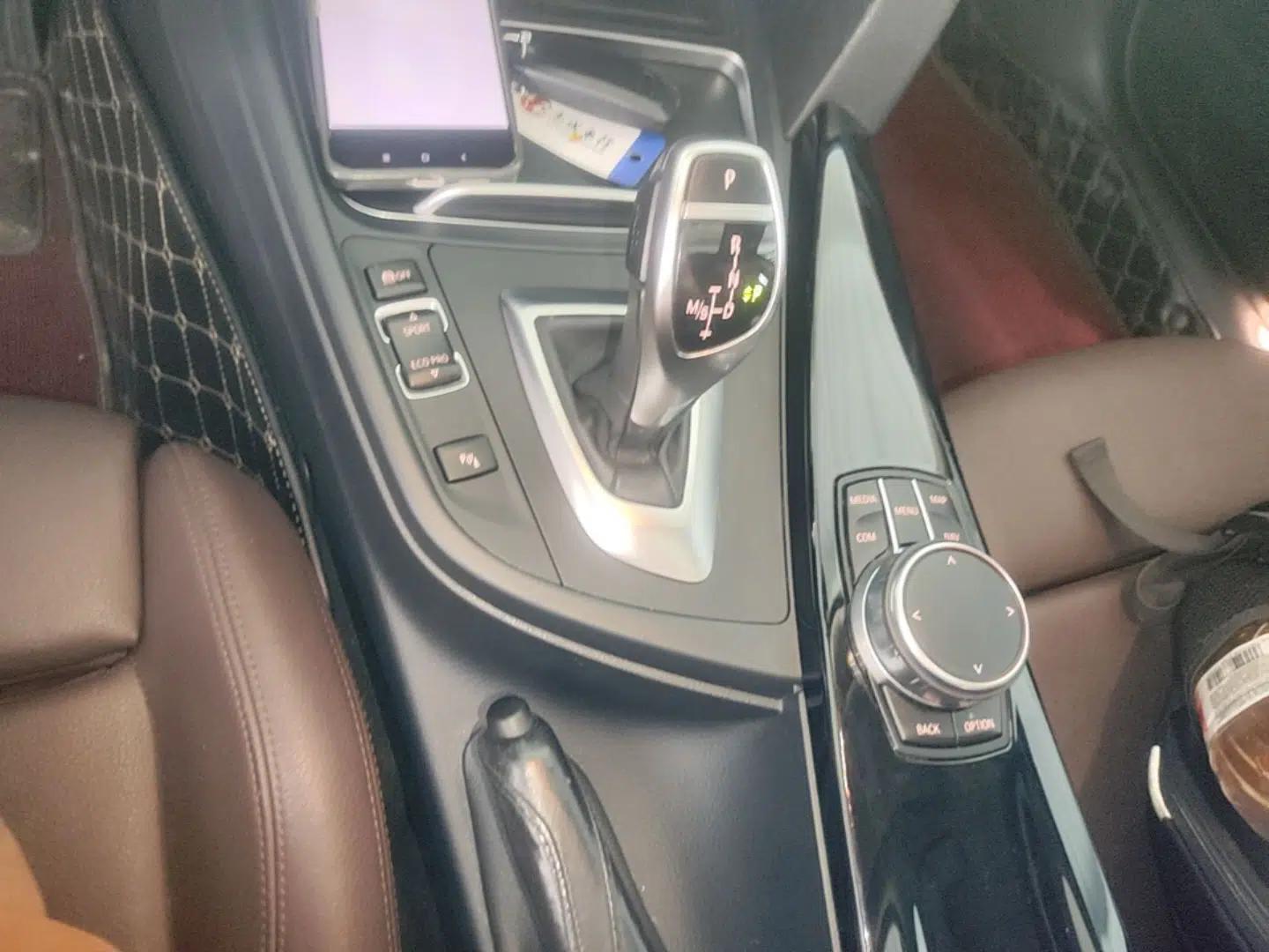 BMW 3 Series 2018 320Li Leading Model M Sport Package — миниатюра 22