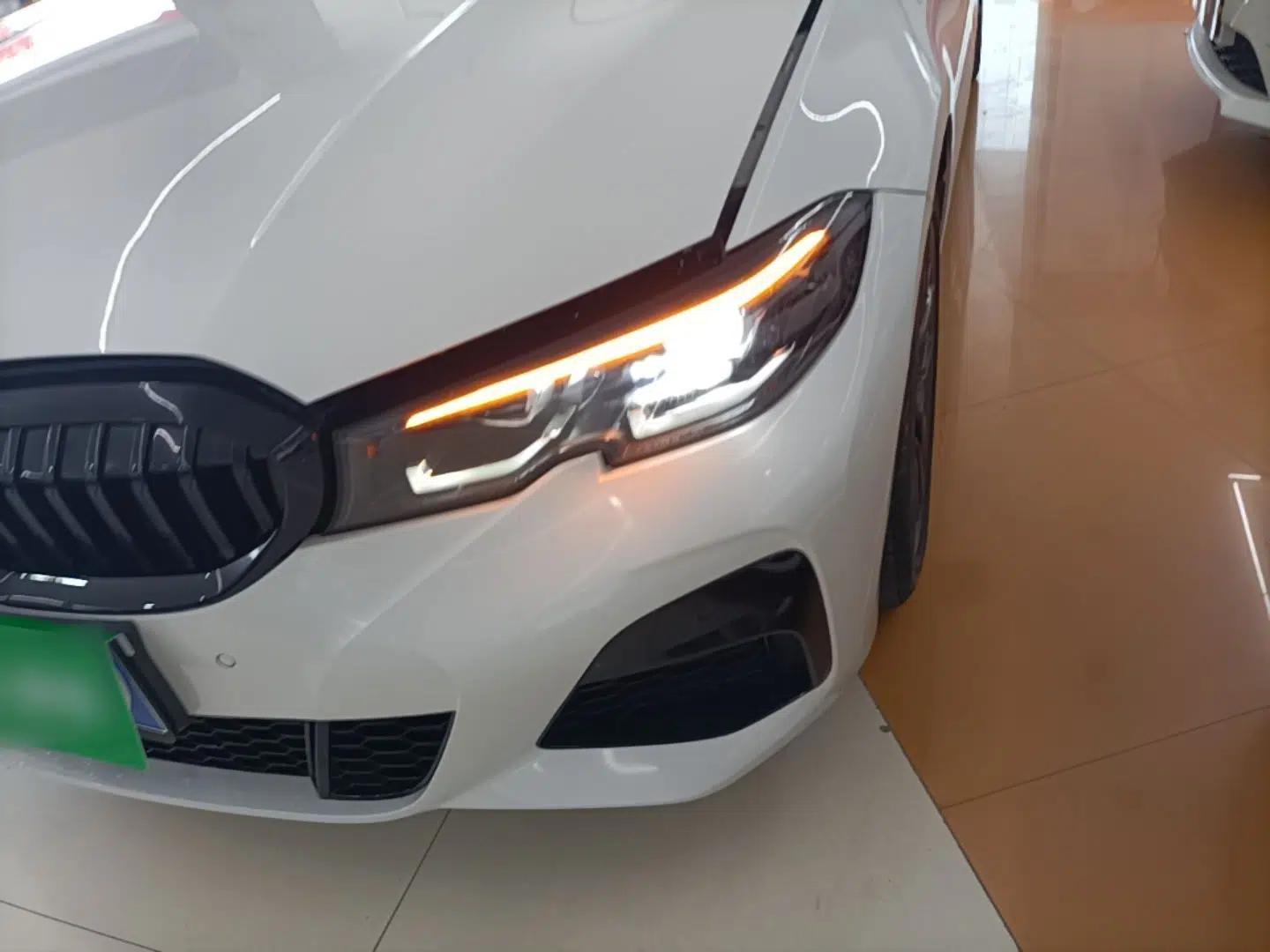 BMW 3 Series 2022 325i M Sport Night Edition Package — миниатюра 8