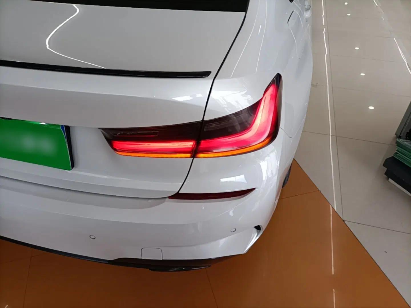 BMW 3 Series 2022 325i M Sport Night Edition Package — миниатюра 9