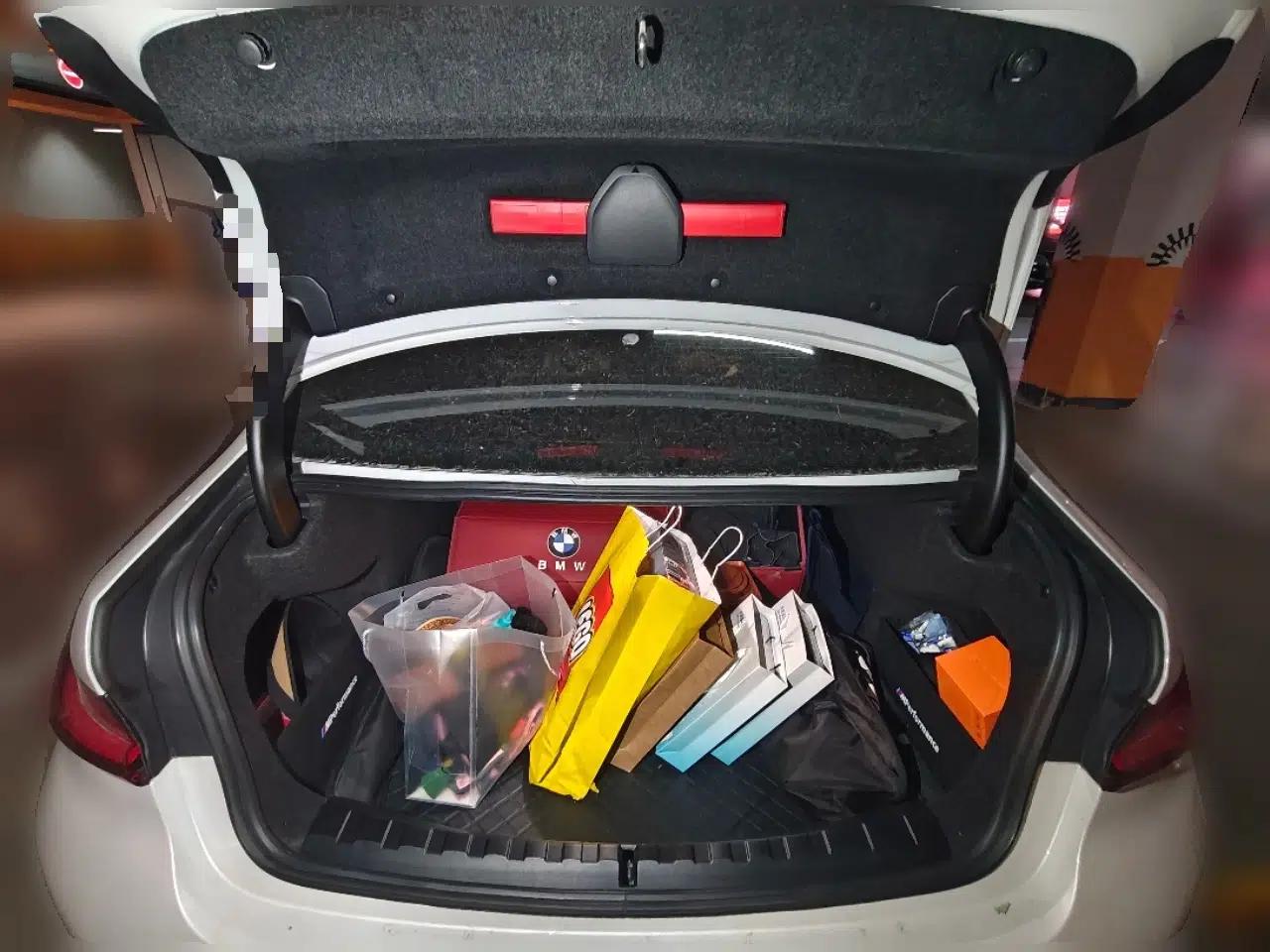 BMW 3 Series 2024 325i M Sport Package — миниатюра 19