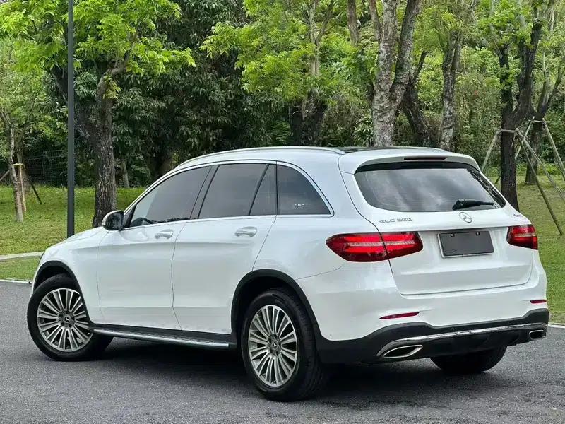 2017 Mercedes-Benz GLC 260 4MATIC Dynamic — миниатюра 3