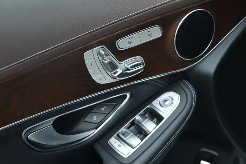 2020 Mercedes-Benz GLC 300 L 4MATIC Dynamic — миниатюра 21