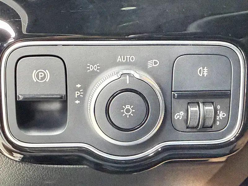 2022 Mercedes-Benz A-Class A 180 L Sport Sedan — миниатюра 12