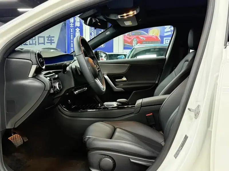 2022 Mercedes-Benz A-Class A 180 L Sport Sedan — миниатюра 17