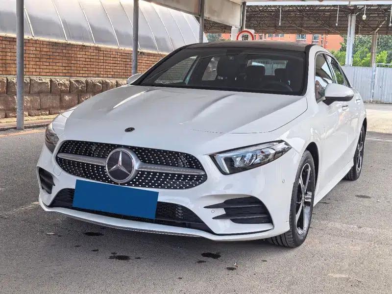 Mercedes-Benz A-Class 2022 Facelift A 200 L Sport Sedan Fashion Edition — миниатюра 1