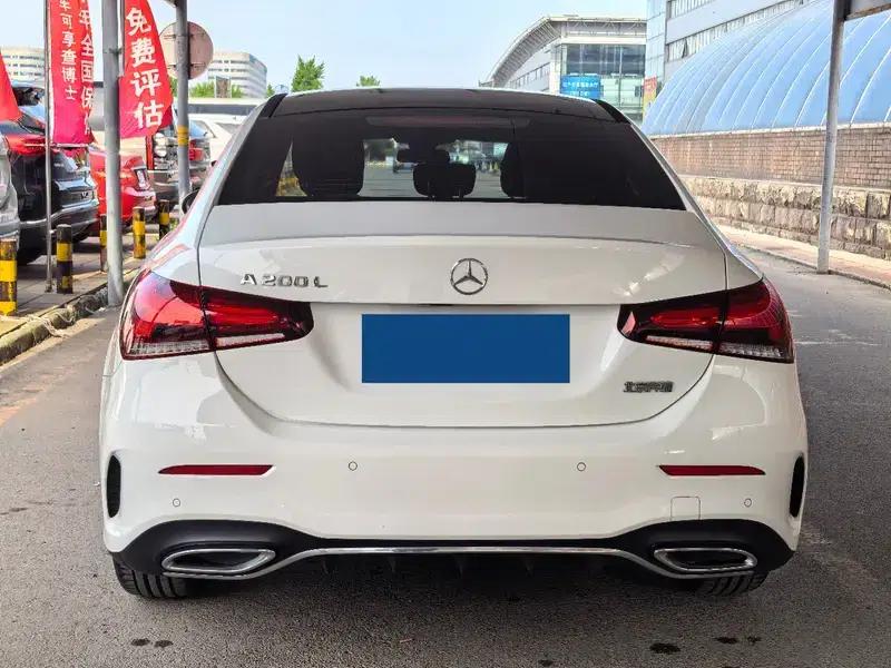 Mercedes-Benz A-Class 2022 Facelift A 200 L Sport Sedan Fashion Edition — миниатюра 5