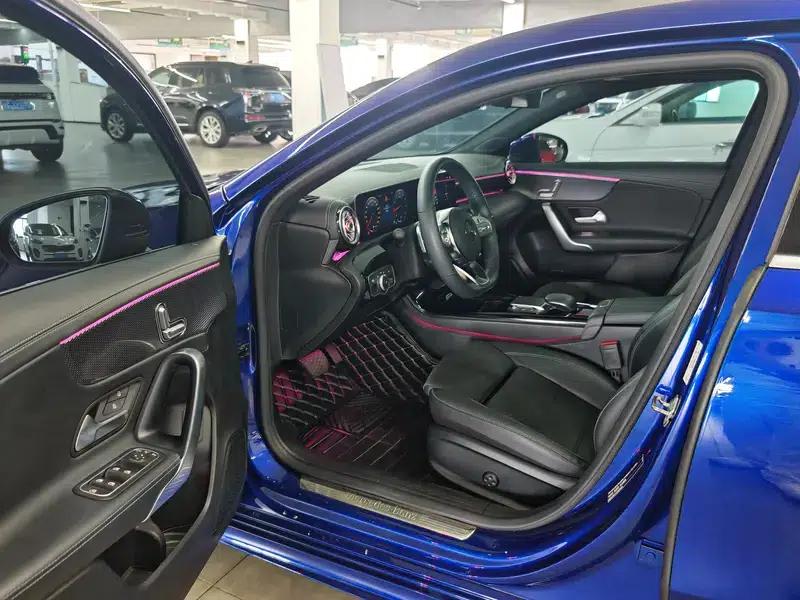 Mercedes-Benz A-Class 2020 Facelift A 200 L Sport Sedan Fashion Model — миниатюра 17