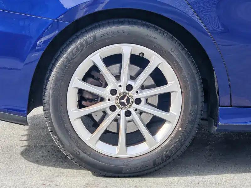Mercedes-Benz A-Class 2020 Facelift A 200 L Sport Sedan Fashion Model — миниатюра 9