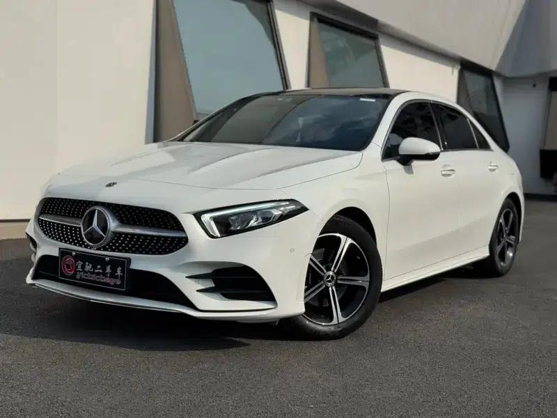 Mercedes-Benz A-Class 2022 Facelift A 200 L Sport Sedan Fashion Edition — миниатюра 1