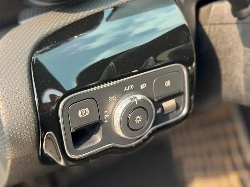 Mercedes-Benz A-Class 2022 Facelift A 200 L Sport Sedan Fashion Edition — миниатюра 18