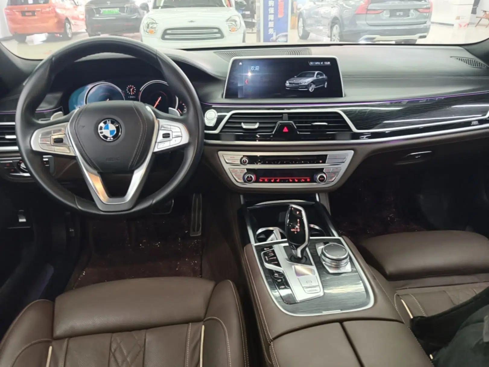 BMW 7 Series 2018 730Li Luxury Edition M Sport Package — миниатюра 12