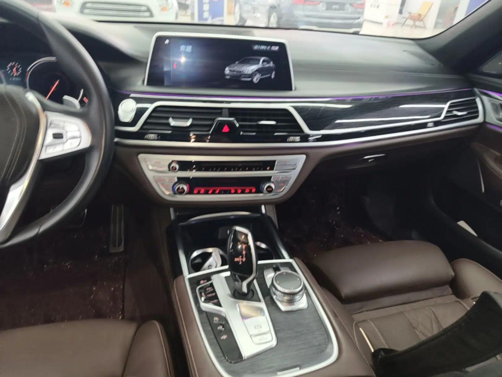 BMW 7 Series 2018 730Li Luxury Edition M Sport Package — миниатюра 15