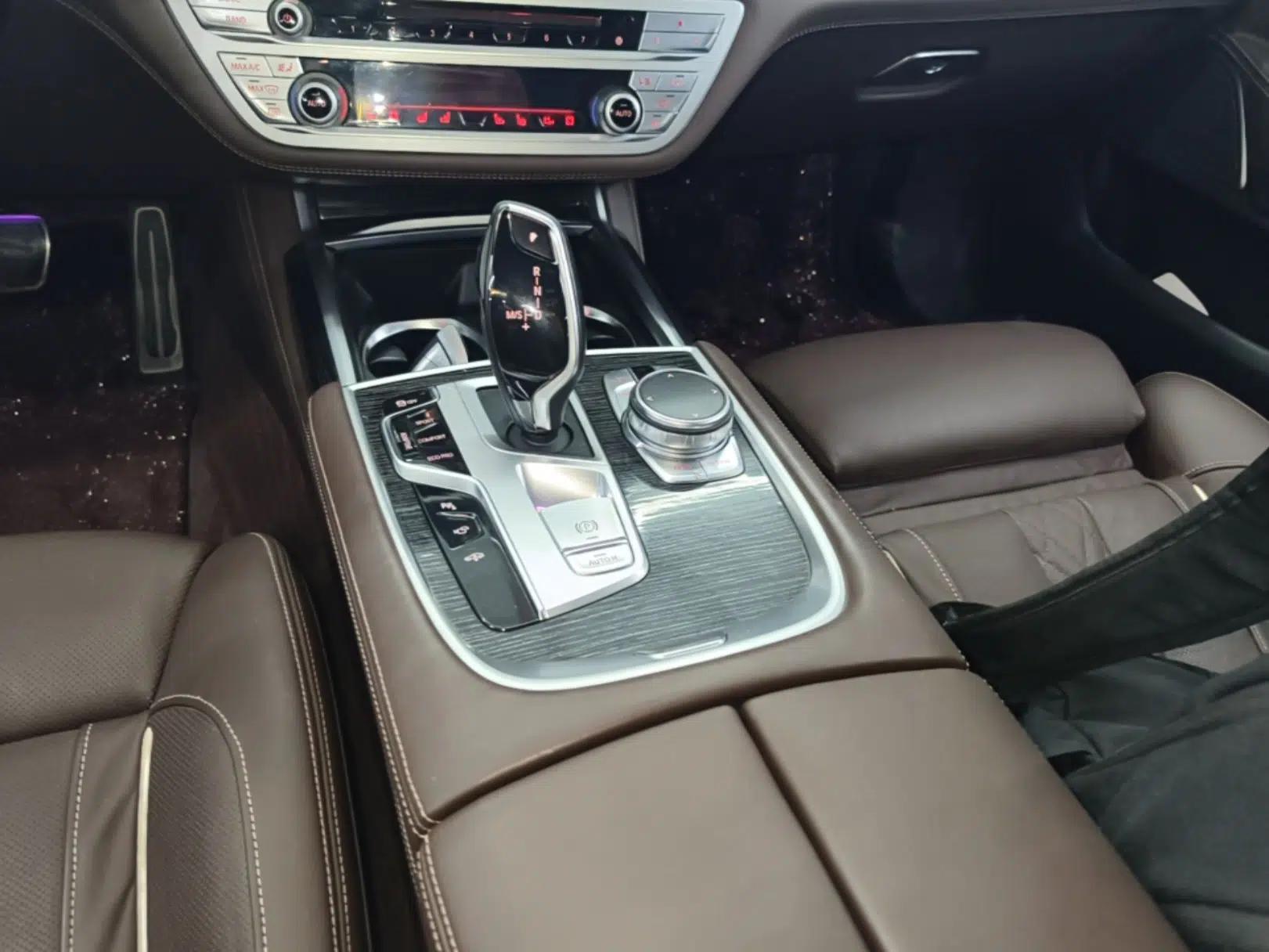 BMW 7 Series 2018 730Li Luxury Edition M Sport Package — миниатюра 16