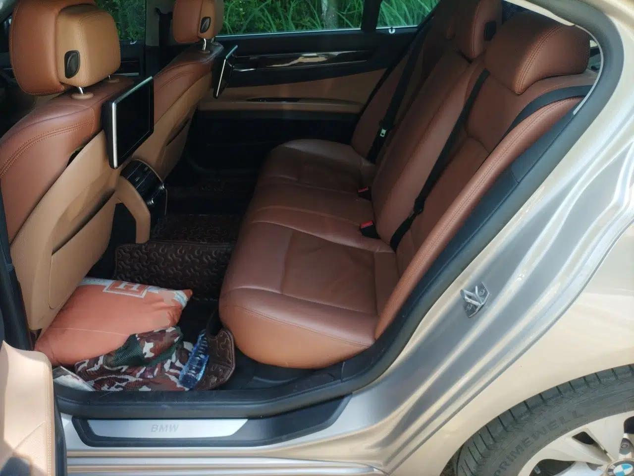 BMW 7 Series 2013 730Li Luxury Model — миниатюра 17