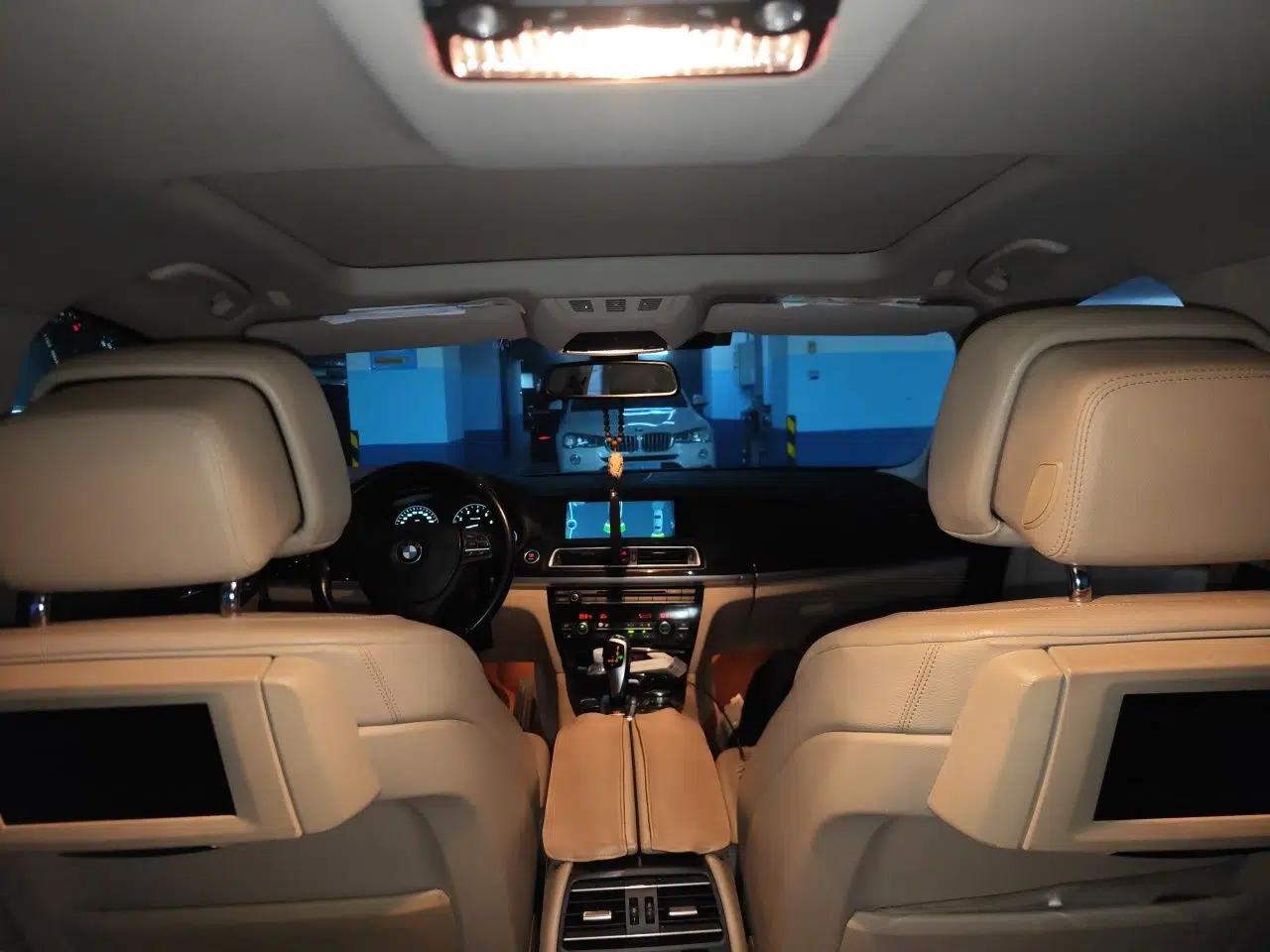 BMW 7 Series 2009 730Li Leading Model — миниатюра 18