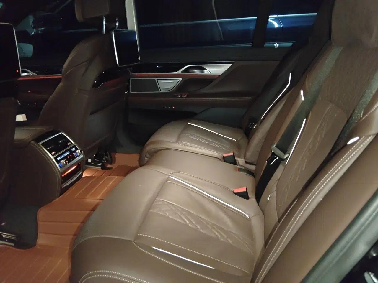 BMW 7 Series 2018 740Li M Sport Package Leading Model — миниатюра 17