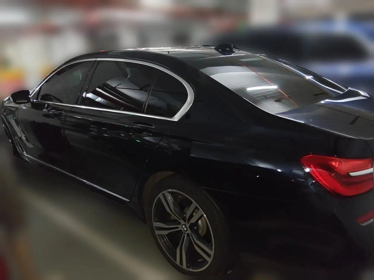 BMW 7 Series 2018 740Li M Sport Package Leading Model — миниатюра 4