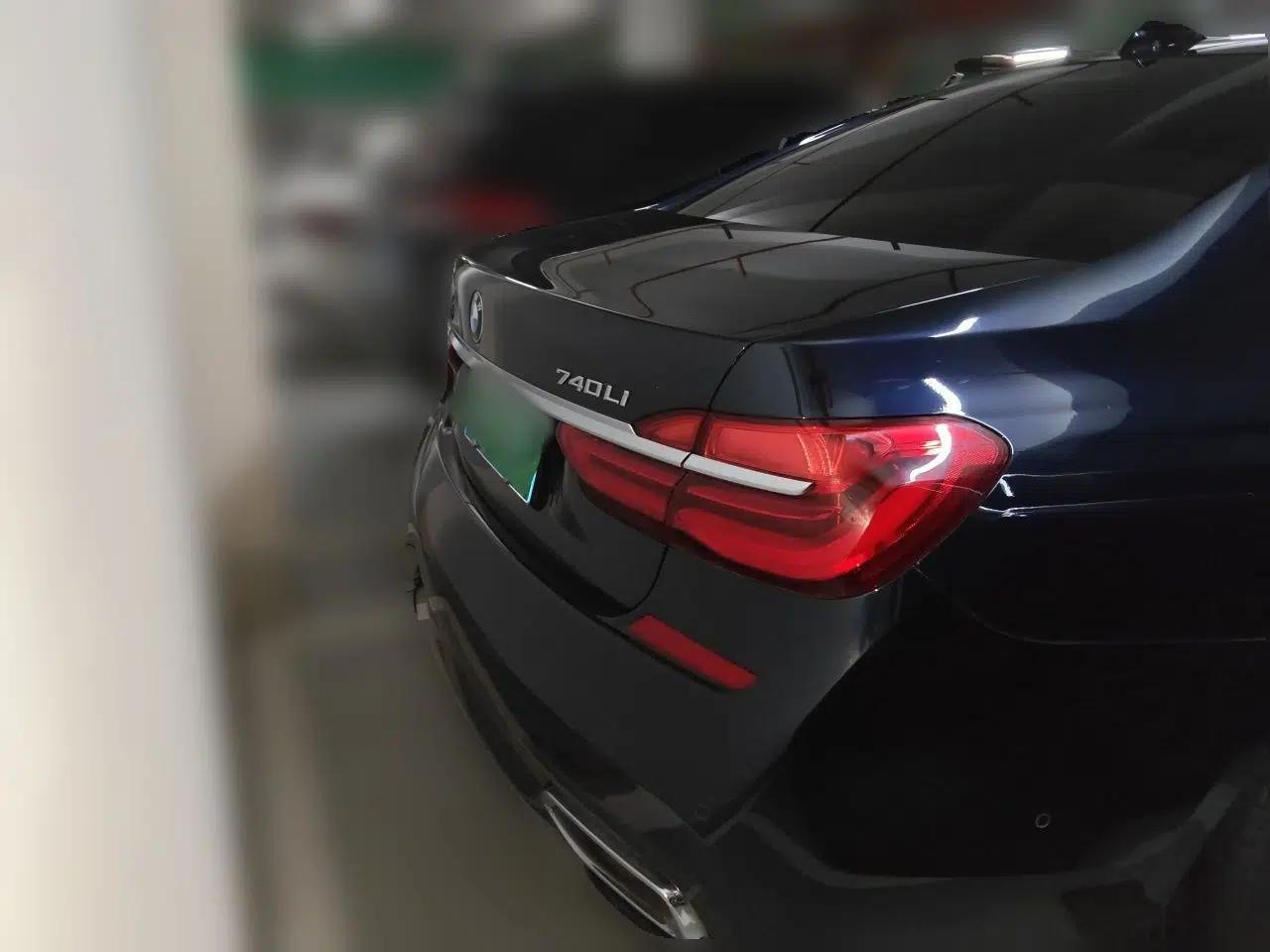 BMW 7 Series 2018 740Li M Sport Package Leading Model — миниатюра 5