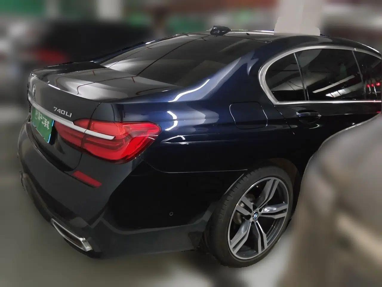 BMW 7 Series 2018 740Li M Sport Package Leading Model — миниатюра 6