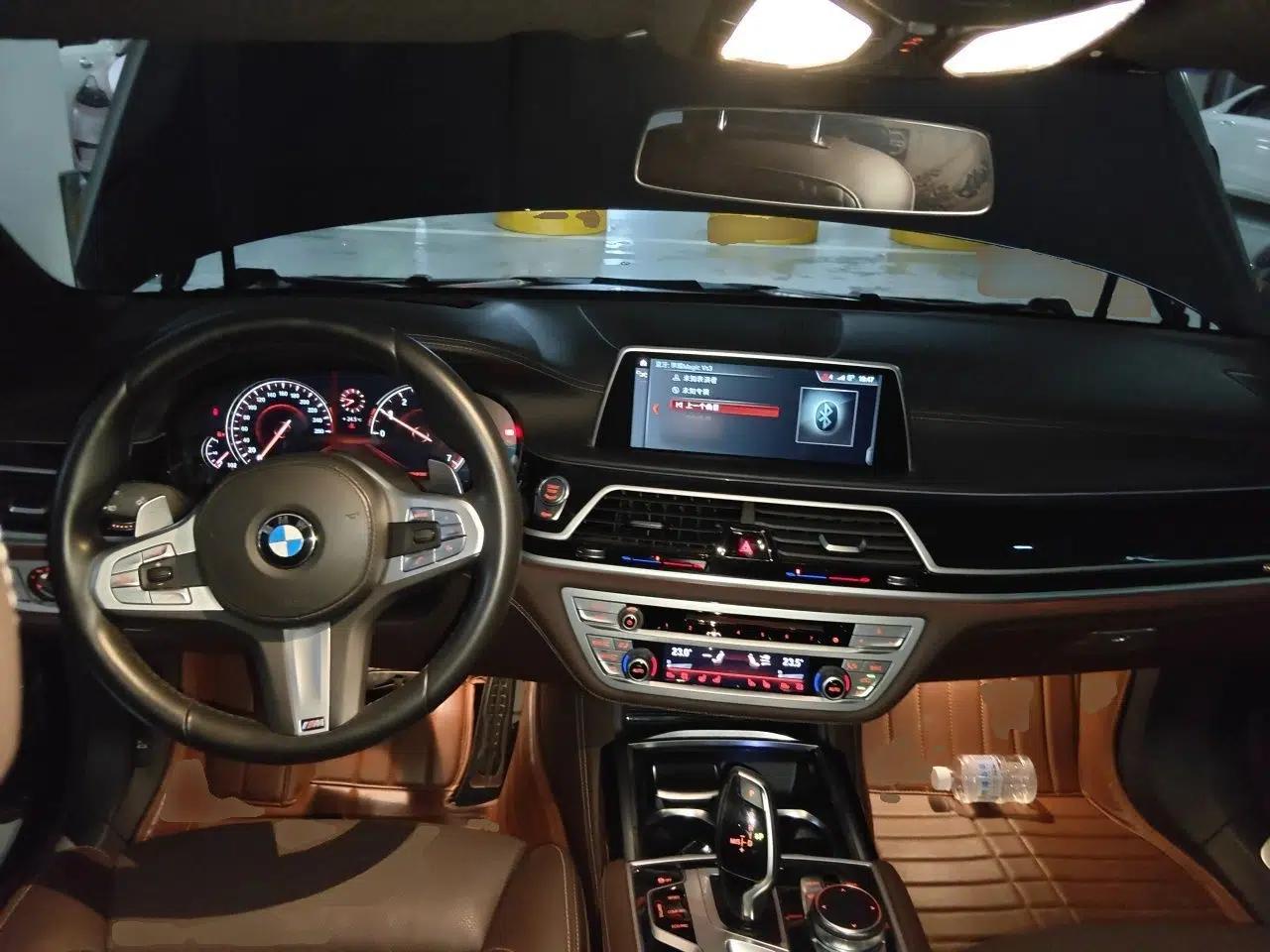 BMW 7 Series 2018 740Li M Sport Package Leading Model — миниатюра 9