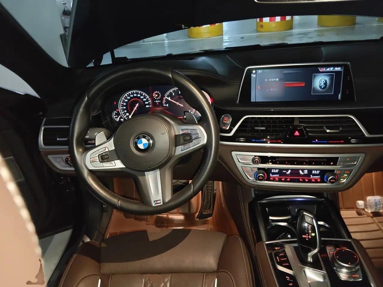 BMW 7 Series 2018 740Li M Sport Package Leading Model — миниатюра 10