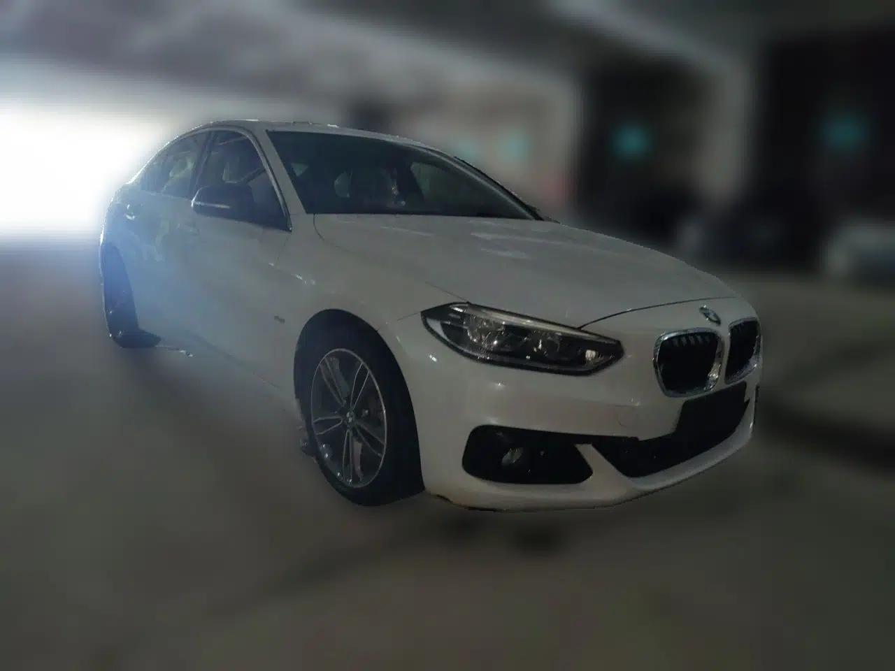 BMW 1 Series 2017 118i Sport Edition — миниатюра 3