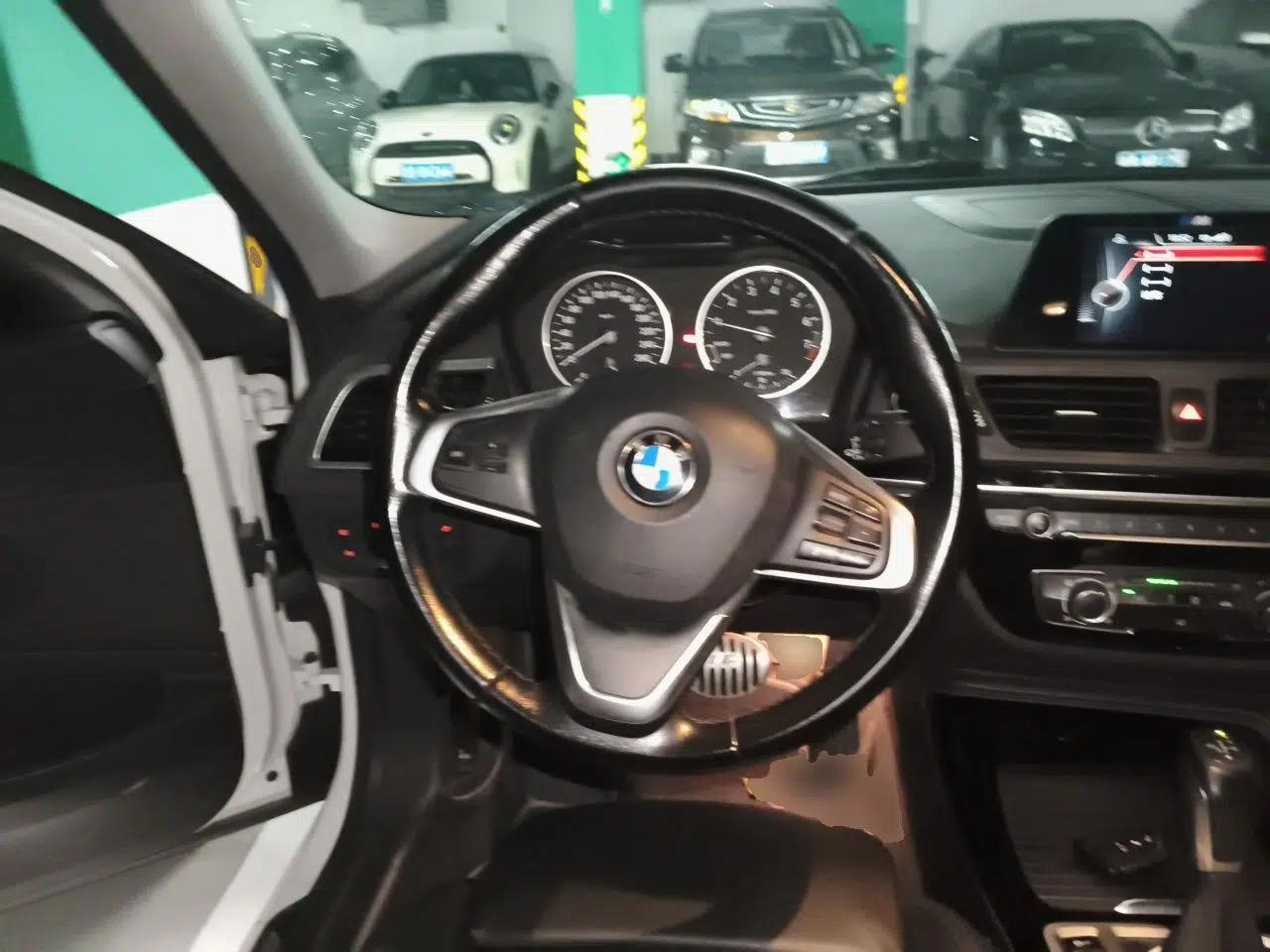 BMW 1 Series 2017 118i Sport Edition — миниатюра 10