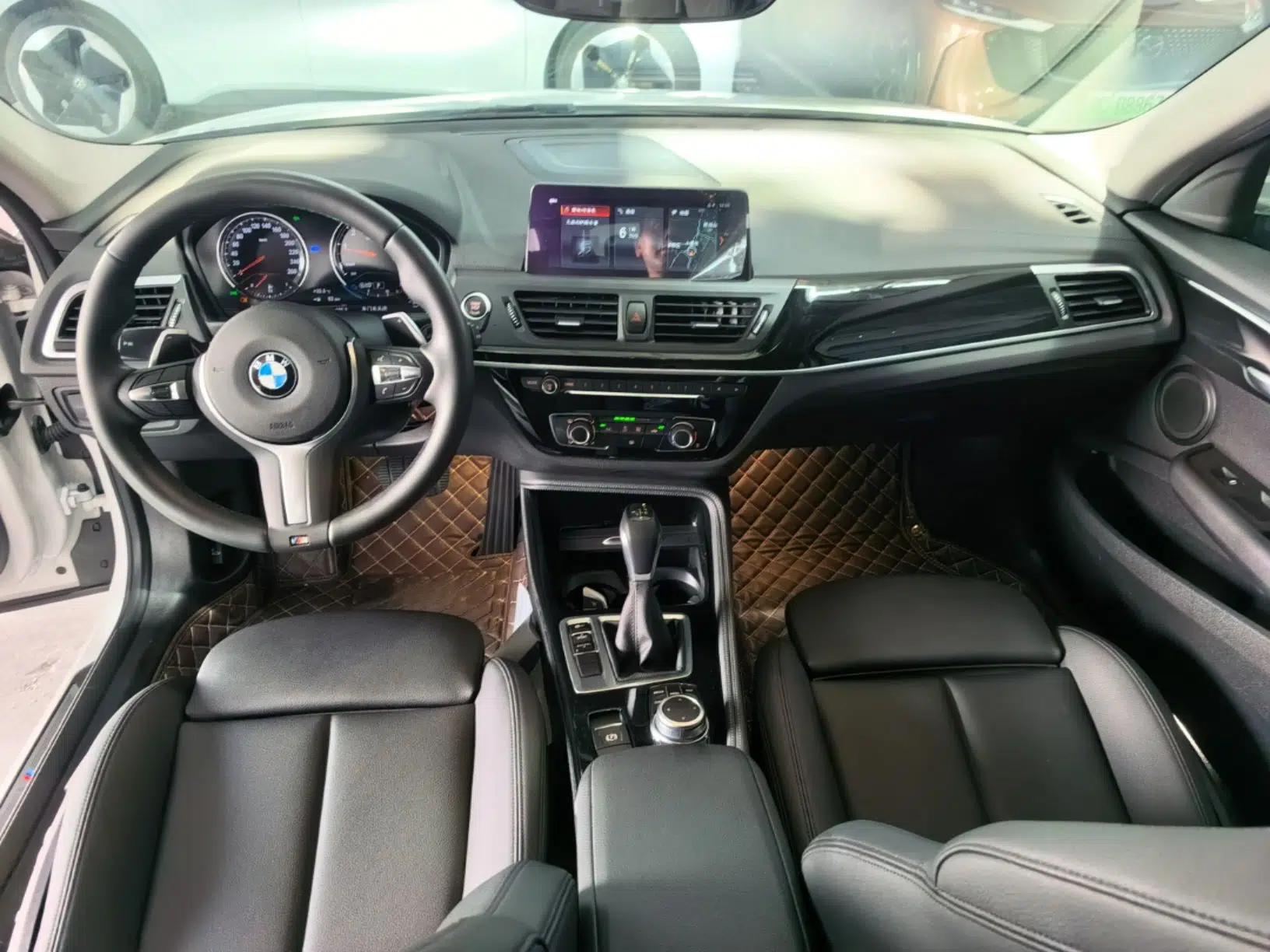 BMW 1 Series 2019 120i Leading Model M Sport Package — миниатюра 12