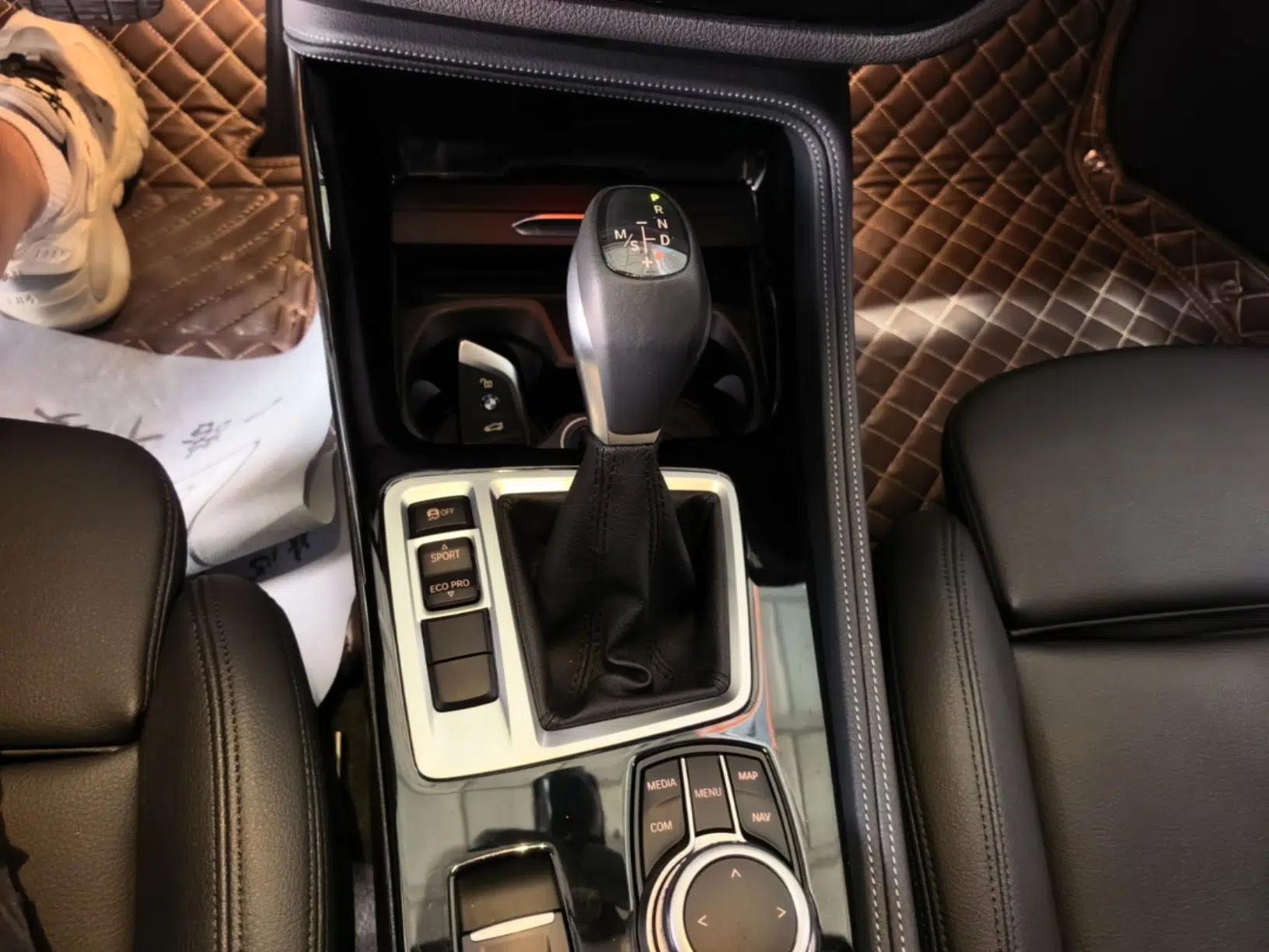BMW 1 Series 2019 120i Leading Model M Sport Package — миниатюра 16