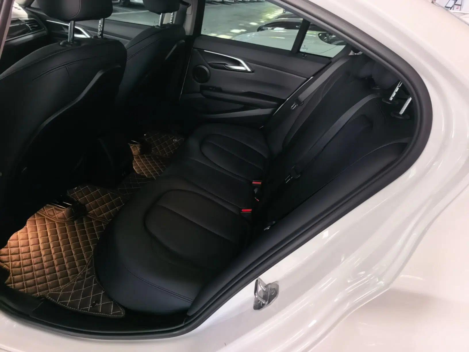 BMW 1 Series 2019 120i Leading Model M Sport Package — миниатюра 20