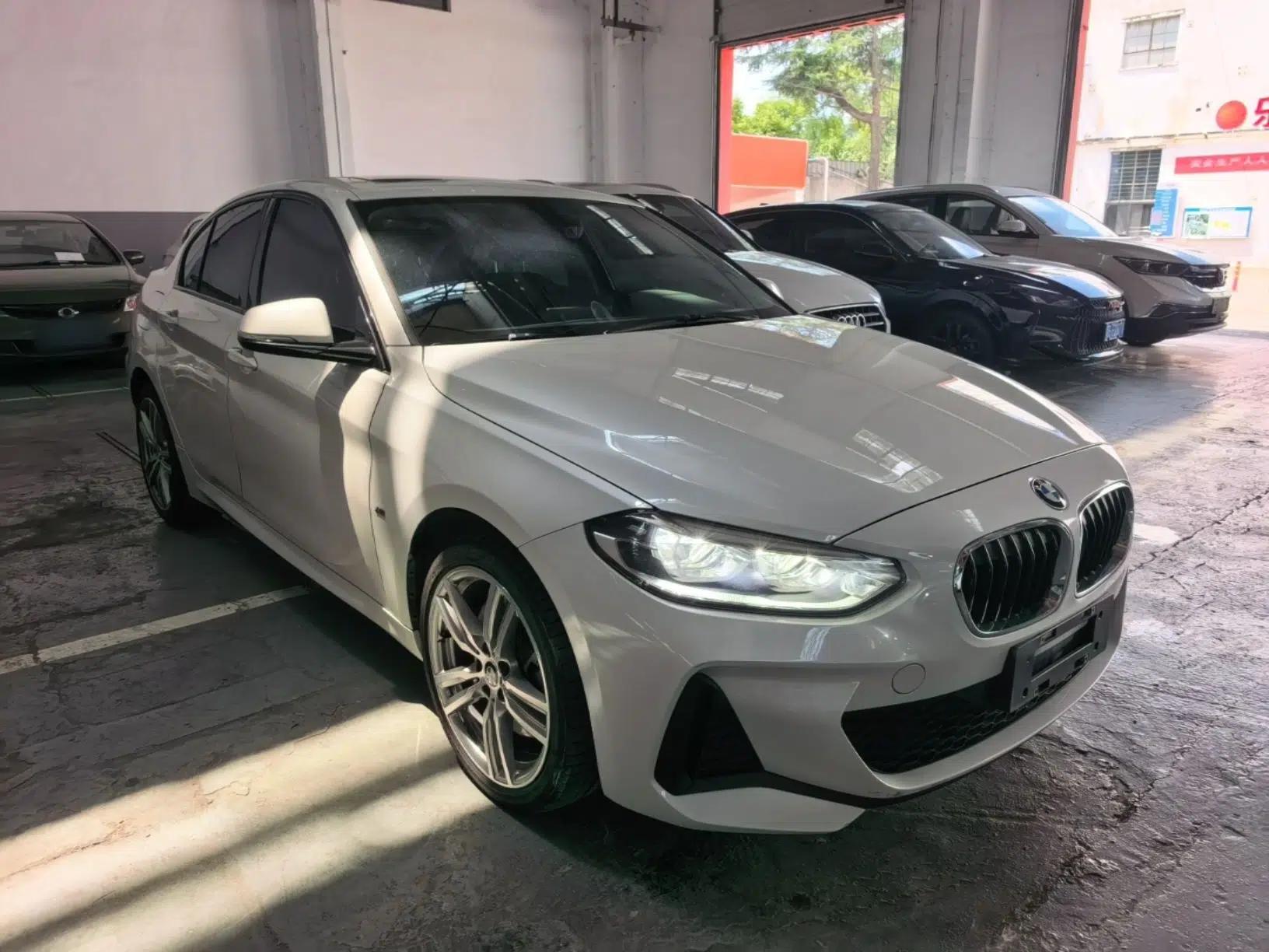 BMW 1 Series 2019 120i Leading Model M Sport Package — миниатюра 3