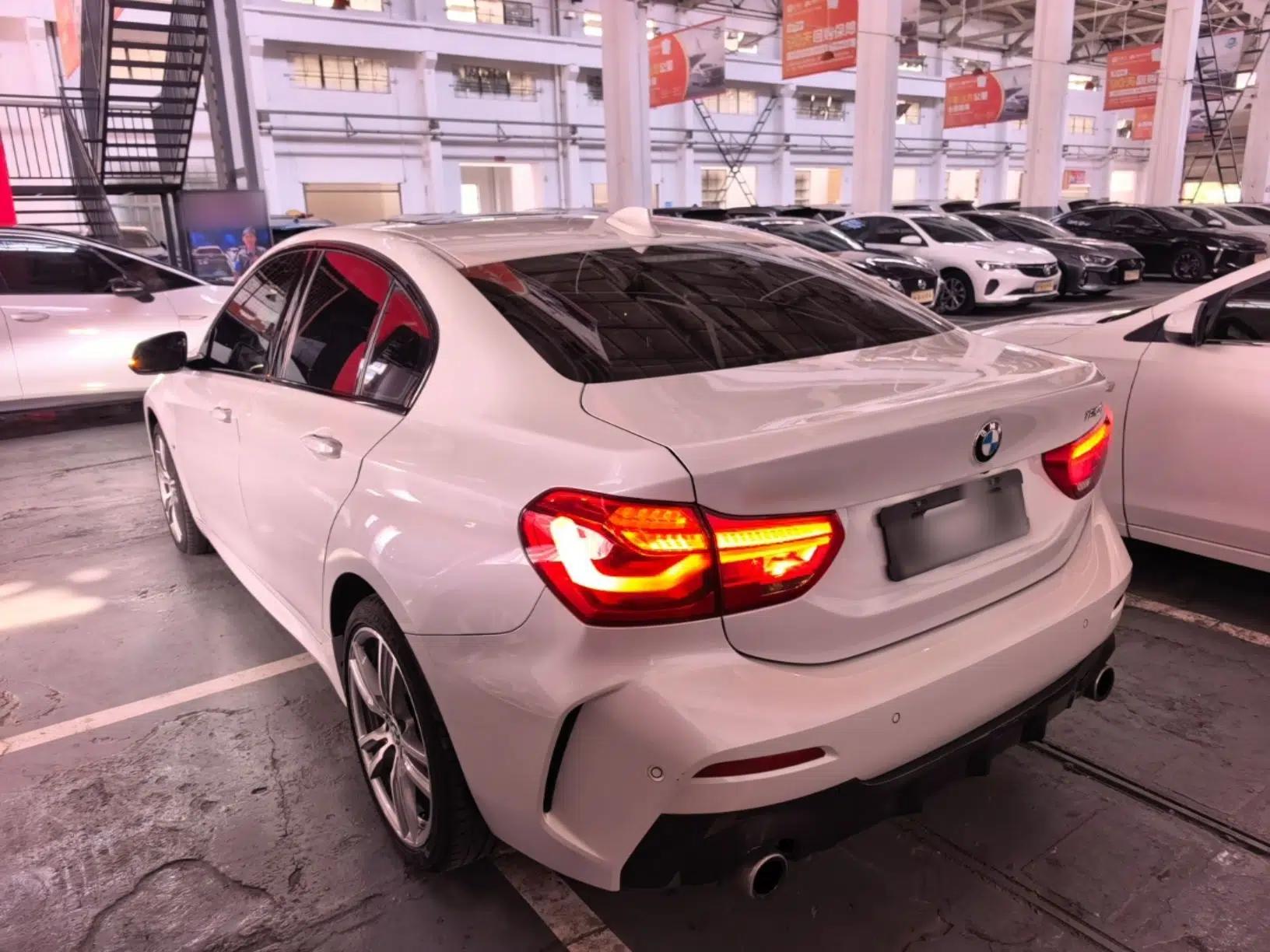 BMW 1 Series 2019 120i Leading Model M Sport Package — миниатюра 4