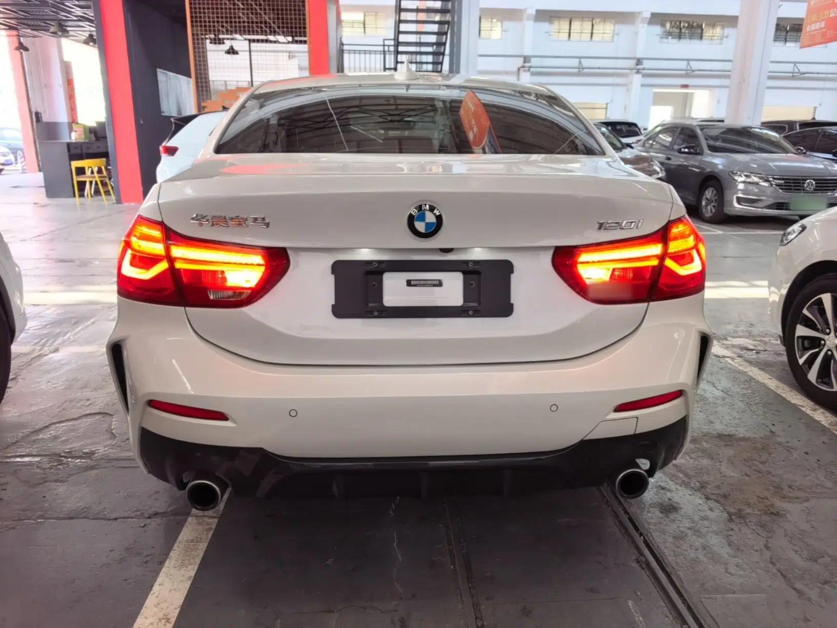BMW 1 Series 2019 120i Leading Model M Sport Package — миниатюра 5