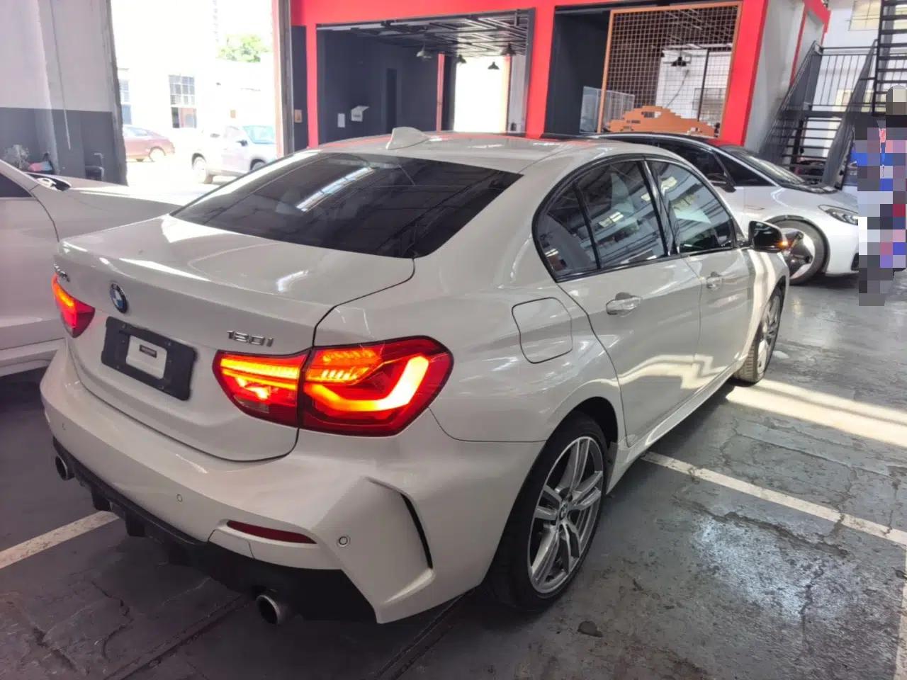 BMW 1 Series 2019 120i Leading Model M Sport Package — миниатюра 6