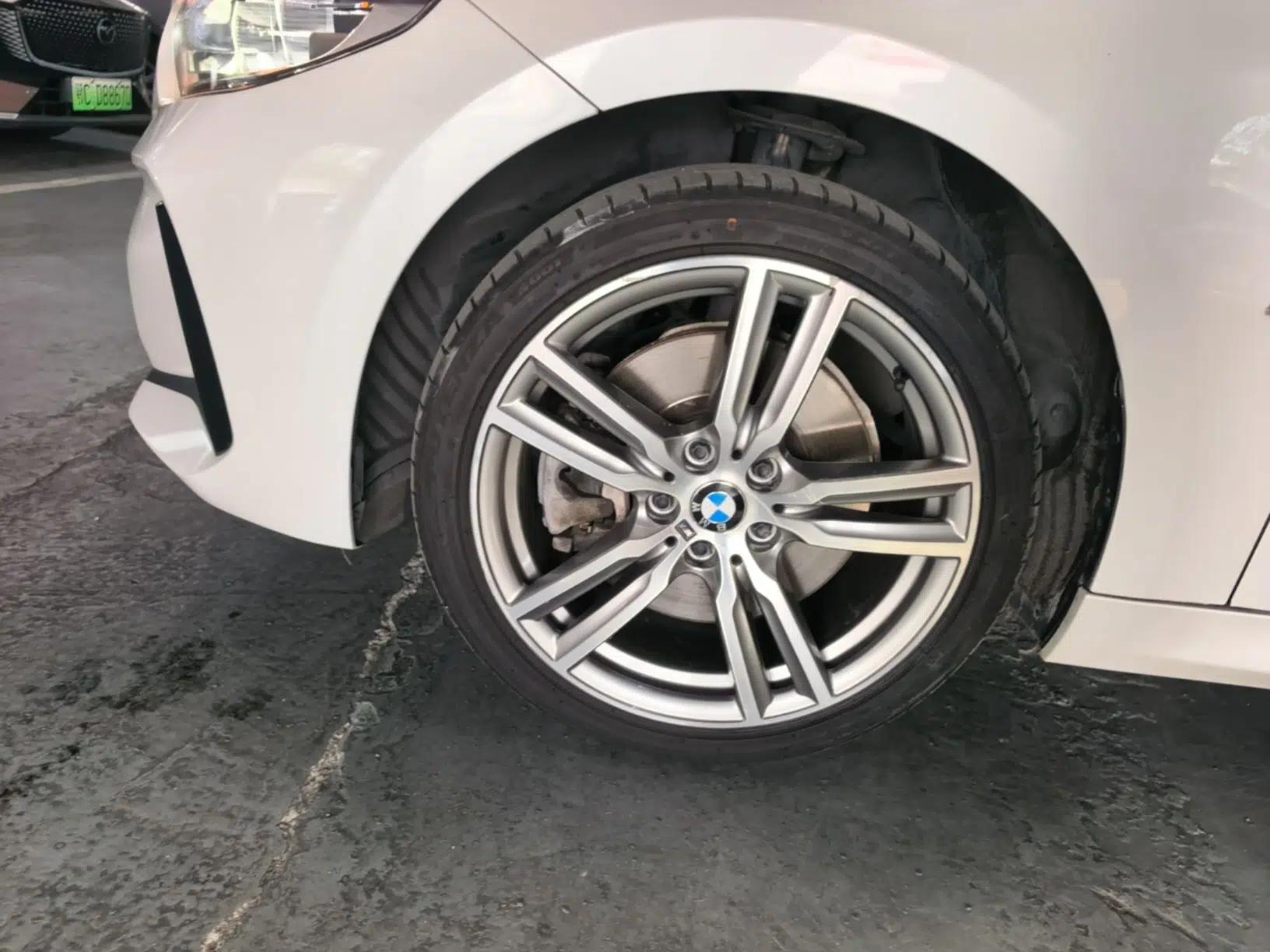 BMW 1 Series 2019 120i Leading Model M Sport Package — миниатюра 10