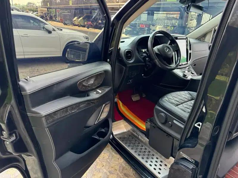Mercedes-Benz V-Class (Overseas) 2019 2.0T Automatic Front-Wheel Drive 7-Seater Parallel Import — миниатюра 13