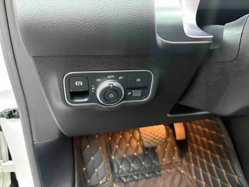 2020 Mercedes-Benz GLB 200 Dynamic — миниатюра 30