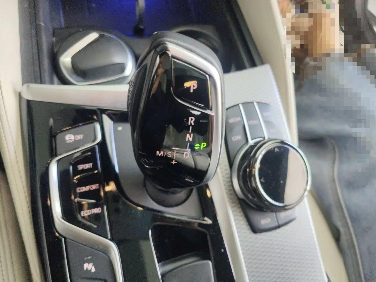 BMW 6 Series GT 2019 630i M Sport Touring Edition — миниатюра 14