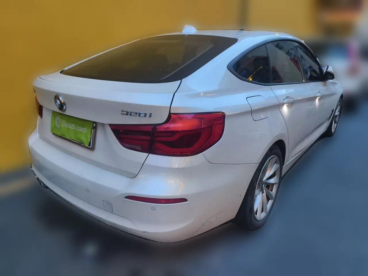 BMW 3 Series GT 2018 320i Sport Edition — миниатюра 6