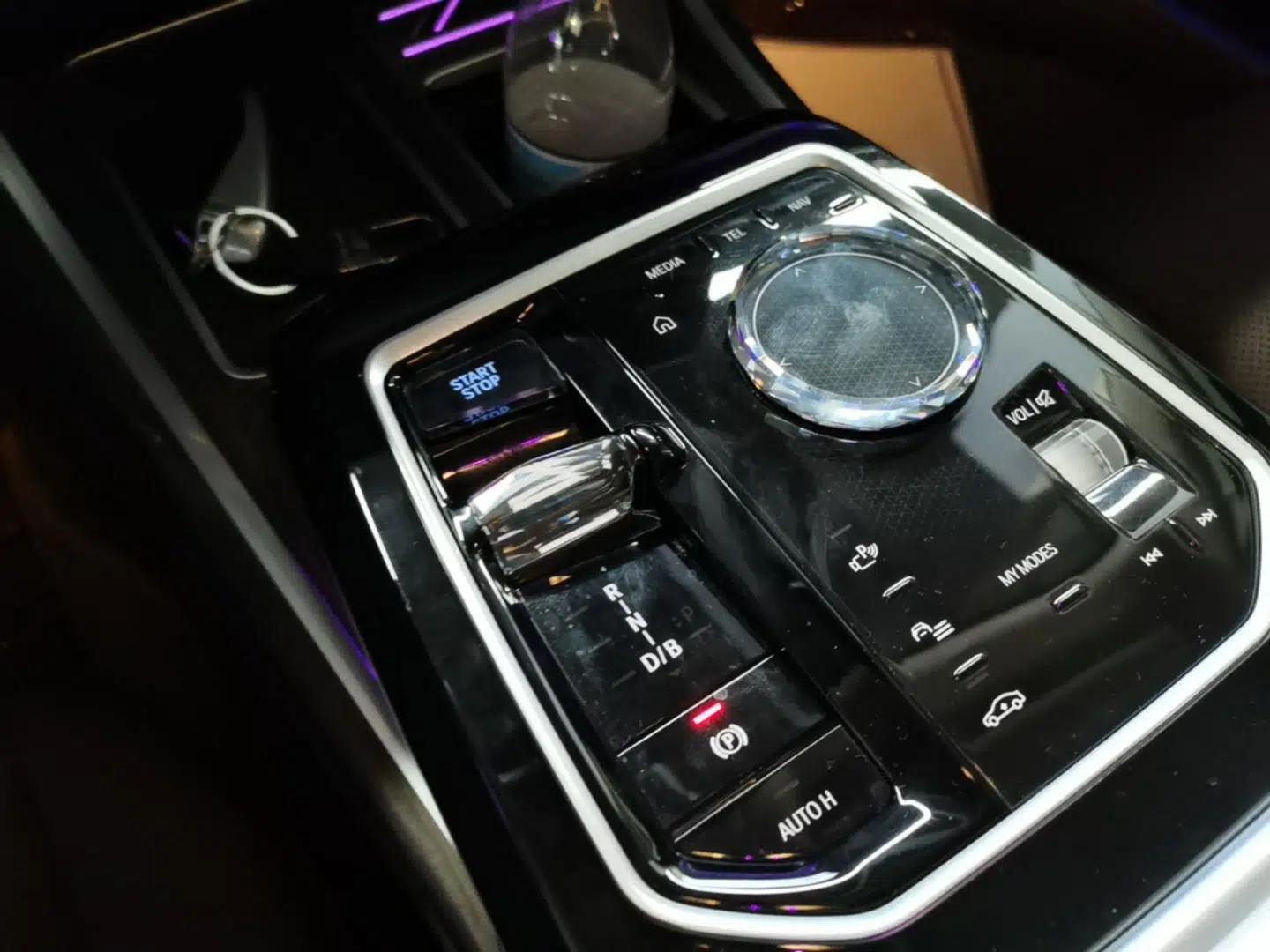 BMW i7 2023 eDrive50L Leading M Sport Package — миниатюра 21