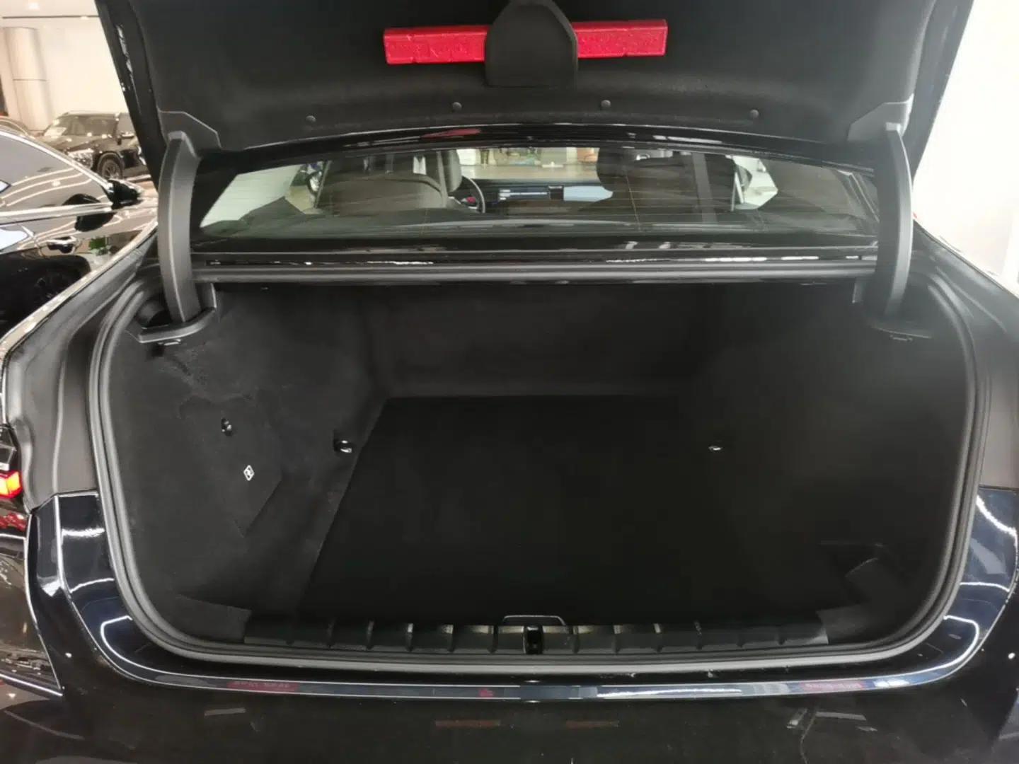 BMW i7 2023 eDrive50L Leading M Sport Package — миниатюра 27