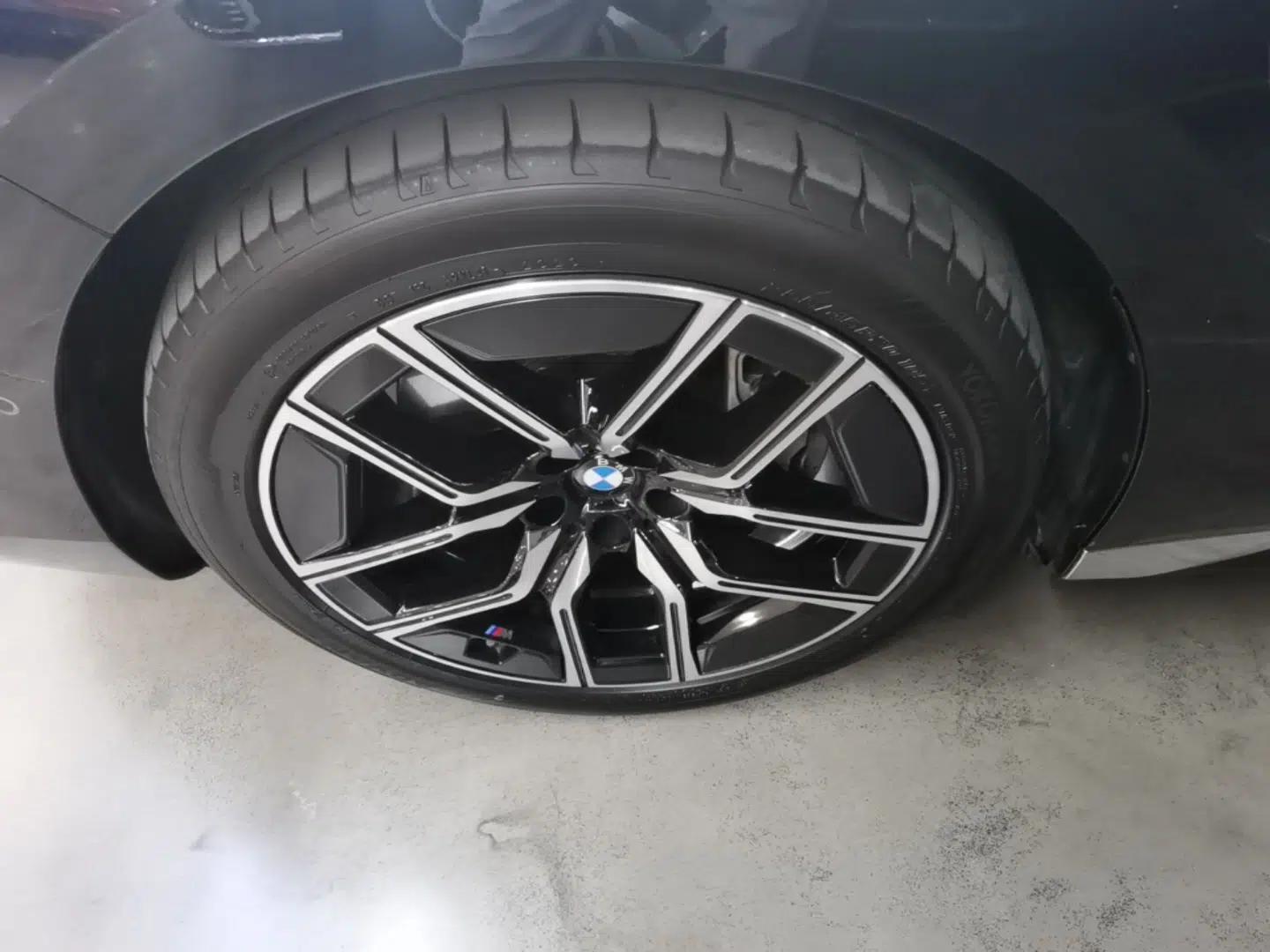 BMW i7 2023 eDrive50L Leading M Sport Package — миниатюра 10