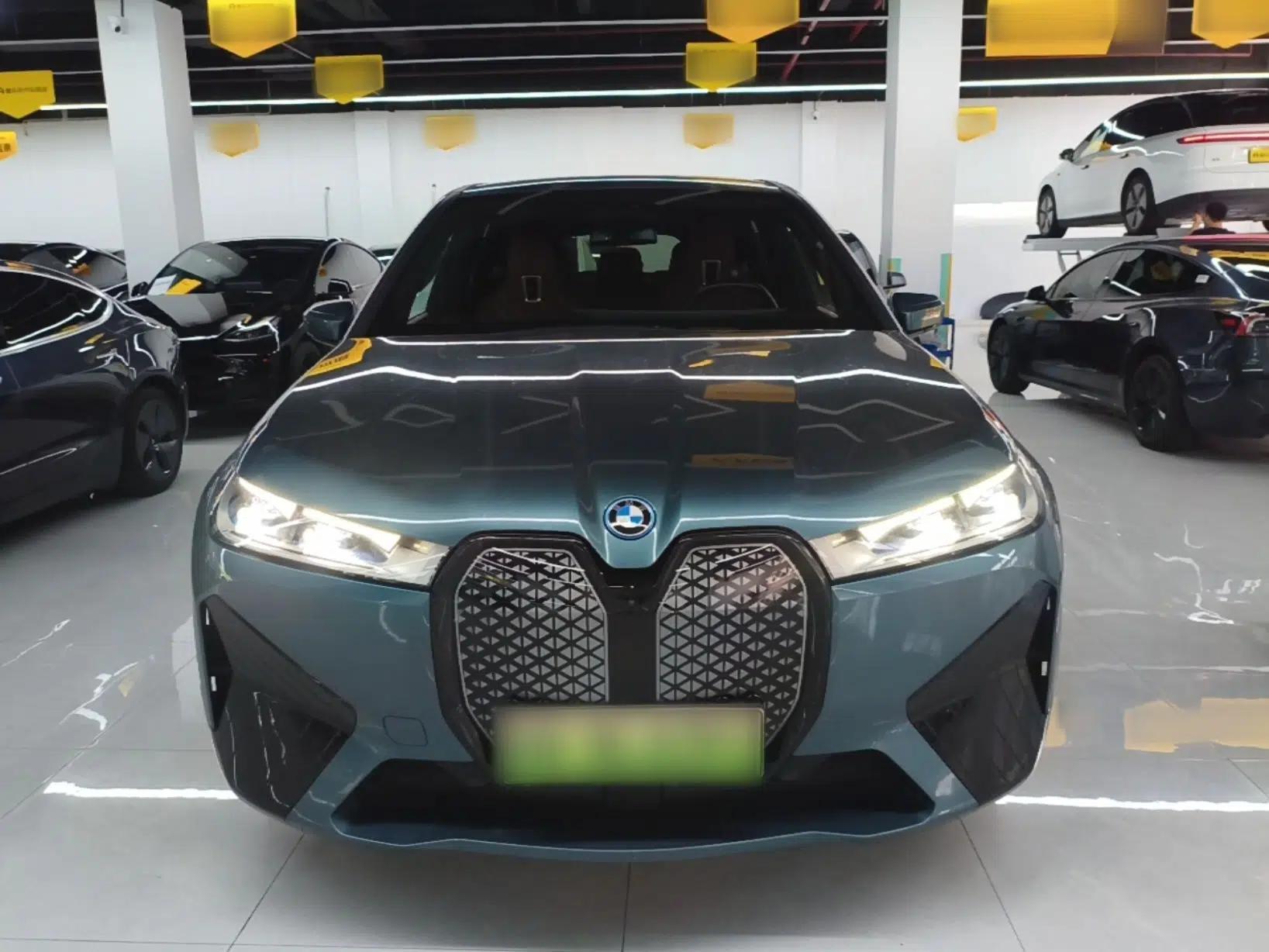 BMW iX 2022 xDrive50 — миниатюра 2
