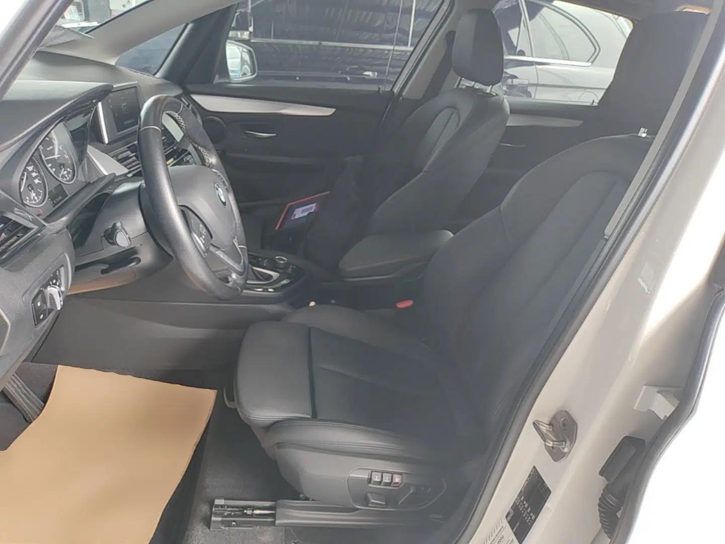 BMW 2 Series Active Tourer 2016 220i Luxury Edition — миниатюра 17