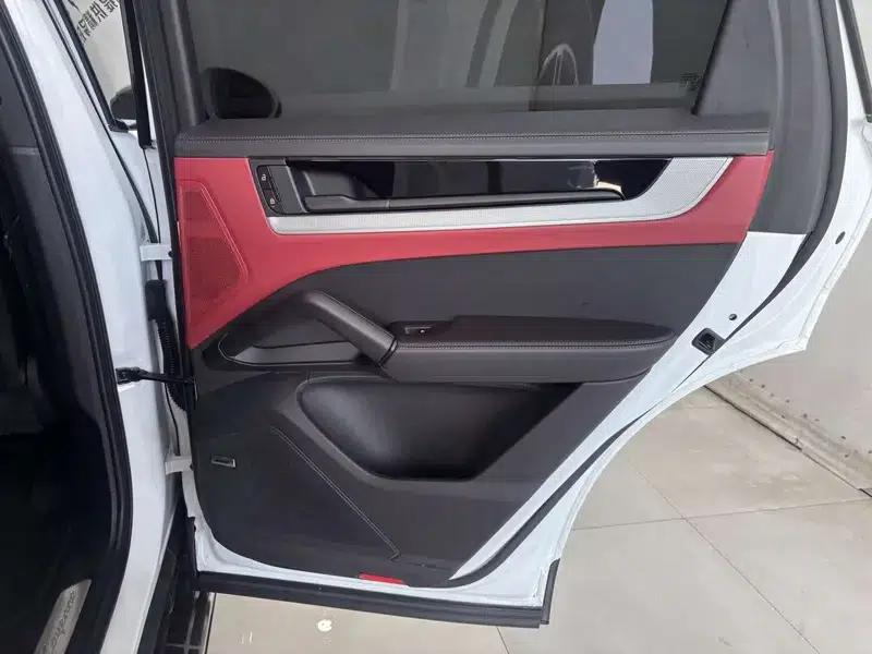 Cayenne E-Hybrid 2024 Cayenne E-Hybrid 2.0T — миниатюра 19